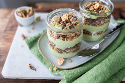 BREAKFAST PARFAIT AL PISTACCHIO CON GRANOLA CROCCANTE