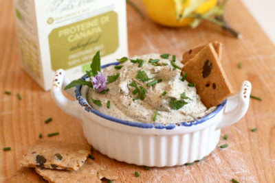 Salsina proteica alla canapa con erbe aromatiche e limone