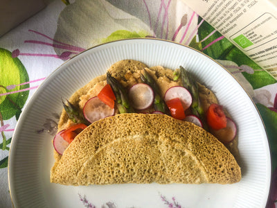 CREPES ALL'ACQUA CON HUMMUS e ASPARAGI