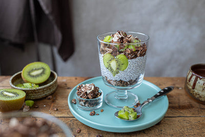 CHIA PUDDING CON KIWI E GRANOLA CACAO FONDENTE COCCO