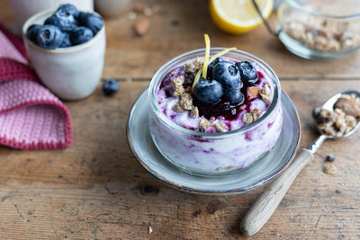 CREMA DI RICOTTA CON GRANOLA MANDORLE E MIRTILLI